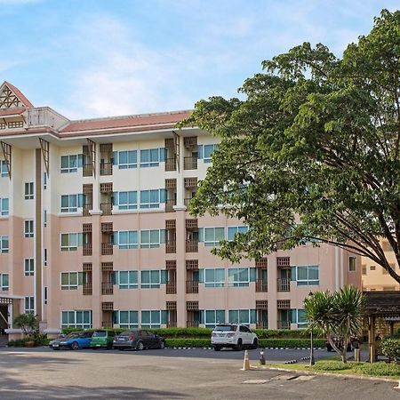 C-House & Residence Hotel Amata City Pluakdeng Kültér fotó